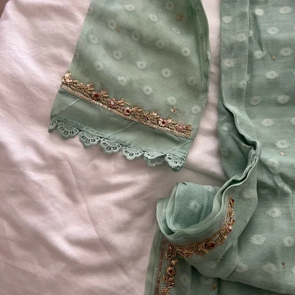 Agha Noor small embroidered Kurta - Picture 4 of 6